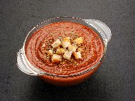 Рецепта Доматена супа Гаспачо с червено вино, маслини и кисела краставичка